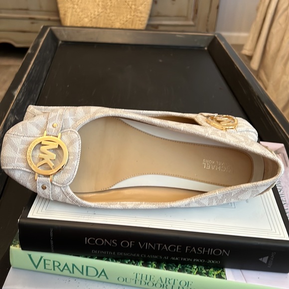 Michael Kors white and beige ballet flats - Picture 3 of 4